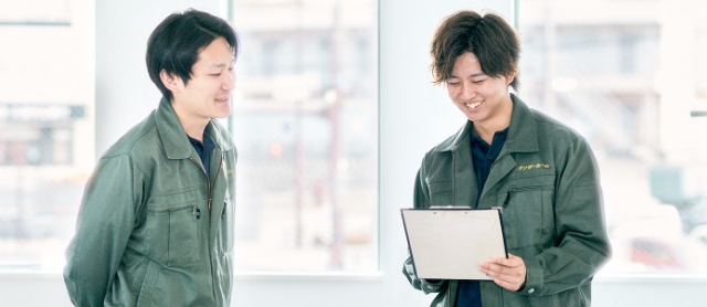 お客様のご自宅にスタッフが訪問している写真