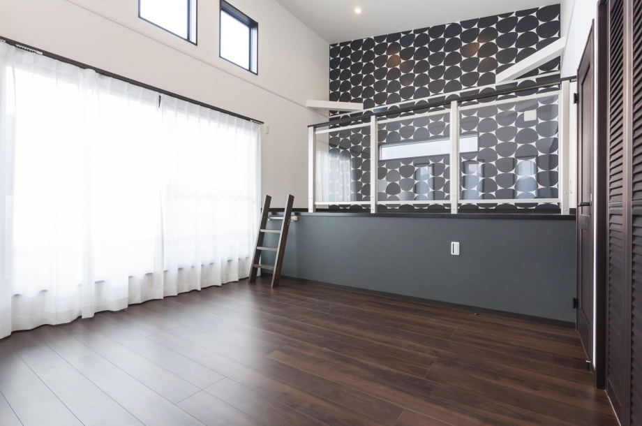 天井高最大4mの開放感抜群の寝室。