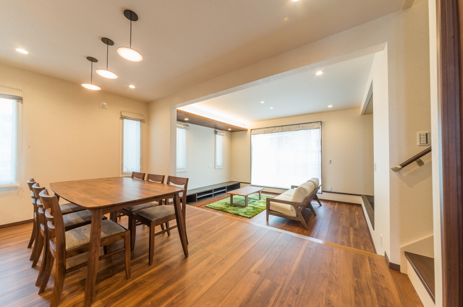 立体的に広さを演出する段差を活かした家 施工事例 注文住宅のワンダーホーム