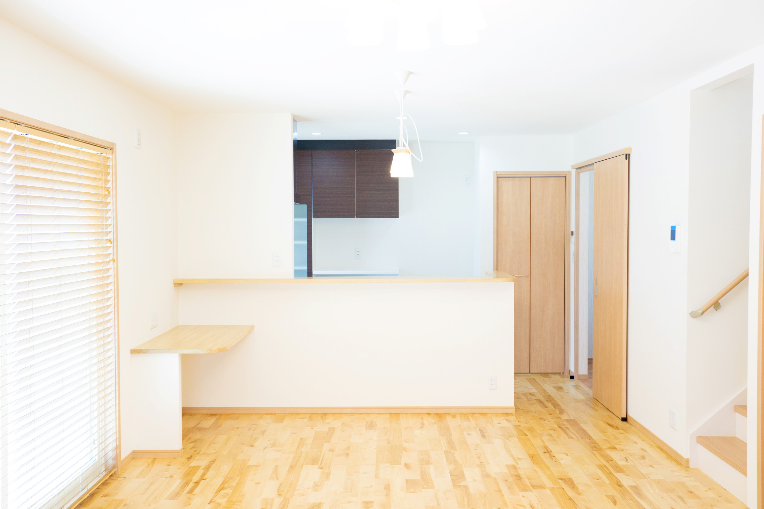 キッチンにはカウンターが併設されており、料理中もお子様の勉強を見たりすることもできます。