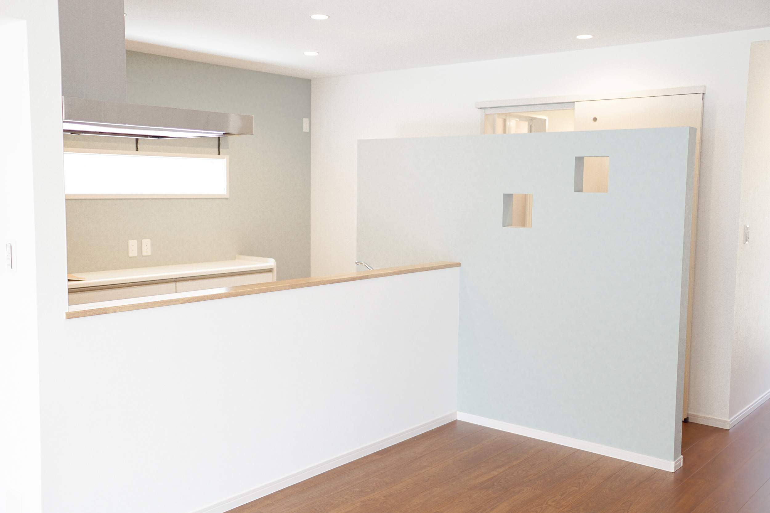 玄関と合わせたパステルグリーンのクロスがポイント。