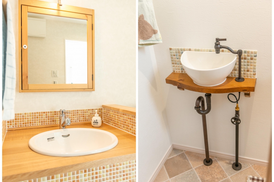 左：オリジナルの洗面化粧台は蛇口やボール、タイルの柄など細かな部分まで全てがお施主様の選んだもの。右：トイレの手洗いもオリジナル仕様。配管の部分にまでこだわりが感じられます。